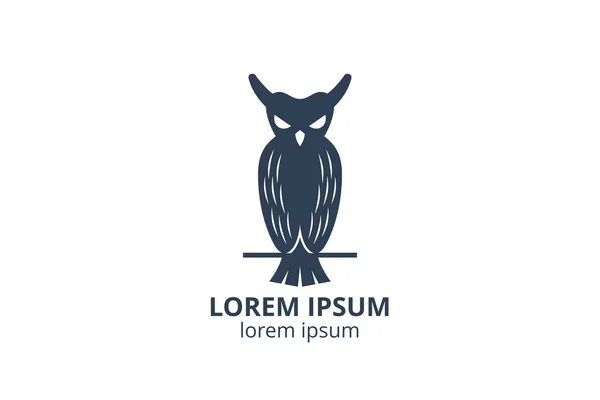 Baykuş şablonunun yaratıcı şekli logo tasarımı vektör illüstrasyonunu izole et. Danışman, web sitesi şirketi, eğitim şirketi, başvuru, e-spor rozeti gibi modern işletmelerin kullanımı.