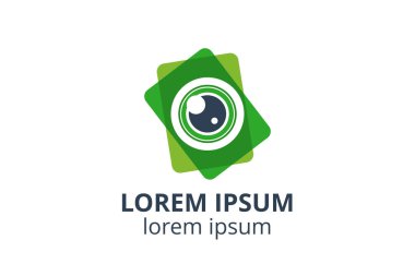 Kameranın yaratıcı şekil mercek tasarımı sembolü. Fotoğraf stüdyosu, medya işi veya dijital uygulama için şablon simgesi logosu.