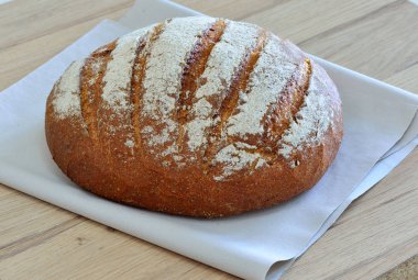 Bir somun taze ekmek.