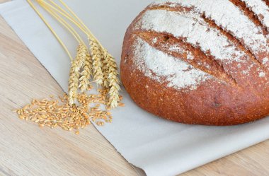 Masada taze ekmek var.