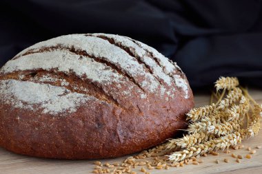 Bir somun taze ekmek.