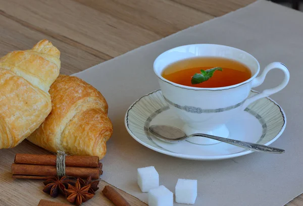 Kahvaltıda çay
