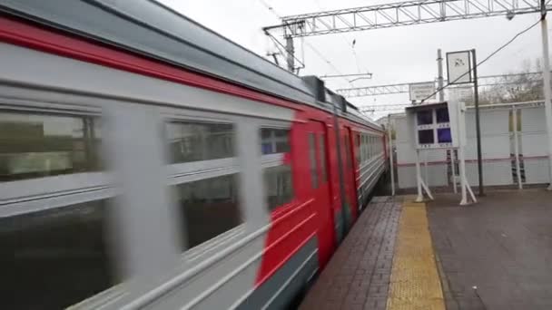 Leaving Train Station — Stock Video