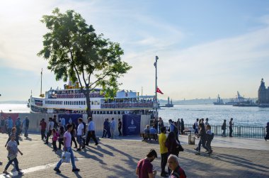 Kadıköy iskelesi ve hareketli İskelesi