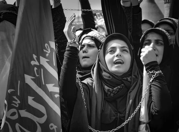 Muslimer världen över marks Ashura Istanbul shiiterna. — Stockfoto