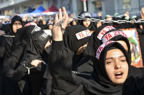 Ashura marca las mujeres musulmanas de Estambul — Foto de Stock