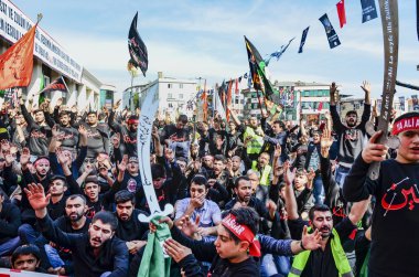 Şii Müslüman erkeklerin İslam sloganlar Aşure alay Not.