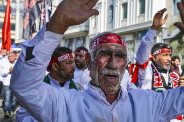 Şii Müslüman erkeklerin İslam sloganlar Aşure alay Not