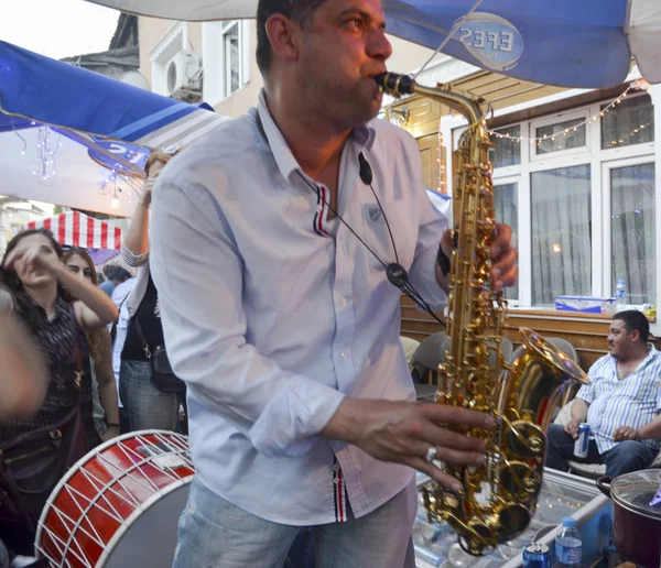 Hidrellez Lente Festival mensen dansen op straat — Stockfoto