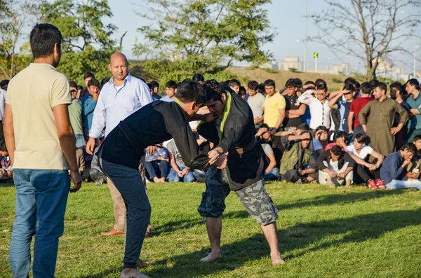 La lucha del prado turcomano de Asia Central celebrada en Estambul — Foto de Stock