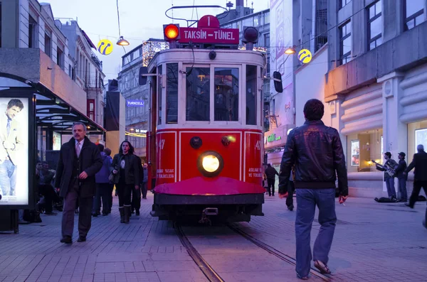 Historische tram op Istiklal Avenue — Stockfoto