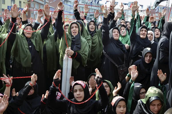Σιιτών μουσουλμάνων γυναικών φωνάζουν ισλαμικών συνθημάτων Ashura πομπή — Φωτογραφία Αρχείου