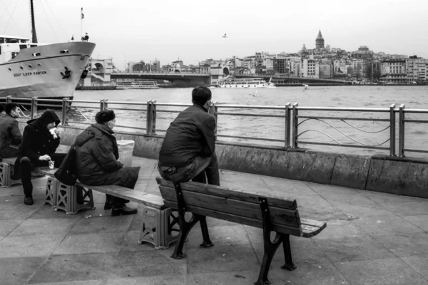 Istanbul view. Eminonu pier, Galata bridge and Galata tower. — Stock Photo, Image
