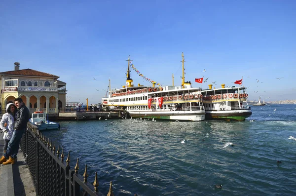 Eski Kadıköy Vapur İskelesi ve Istanbul feribot