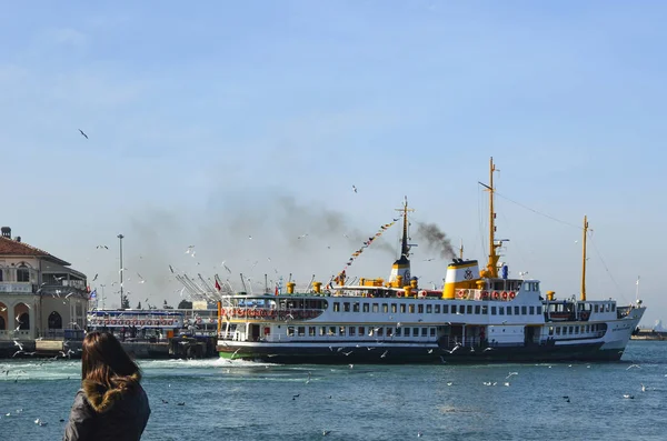 Eski Kadıköy Vapur İskelesi ve Istanbul feribot
