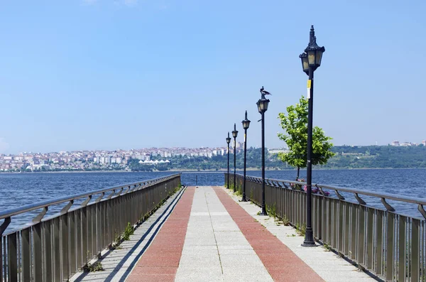 Doca no lago, Istambul Kucukcekmece Lake — Fotografia de Stock