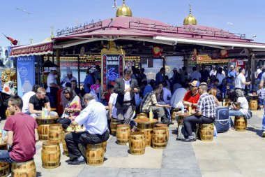 Balık ekmek anlamı balık sandviç popüler Türk sokak gıda