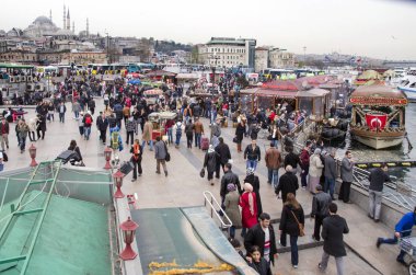 Eminönü ızgara balık sandviç yeme