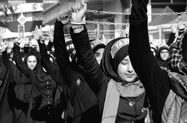 Şii Müslüman kadınlar İslam sloganlar Aşure alay Not