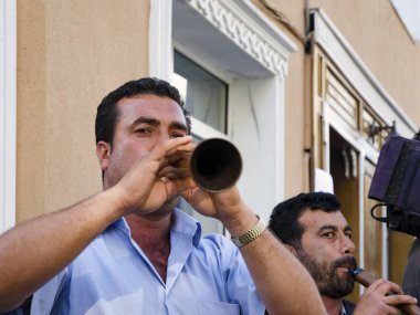 Hıdırellez bahar festivali Zurna eşliğinde bas davul öyle.