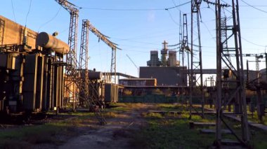 Yükselen güneş tarafından yaktı elektrik Trafo Merkezi