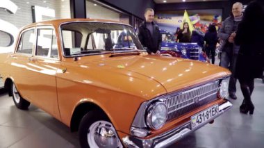 Retro otomobil Sergisi. Turuncu Moskvitch 412
