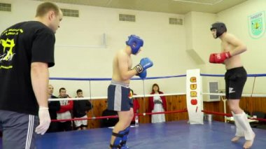 İki kickboxers dayak