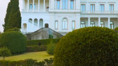 Peyzaj park Sarayı önünde