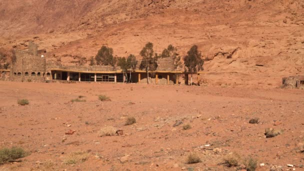 La construction des pierres dans le désert — Video