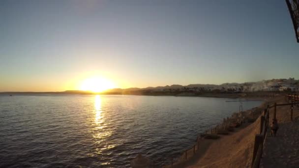 在热带海滩上落日 — 图库视频影像