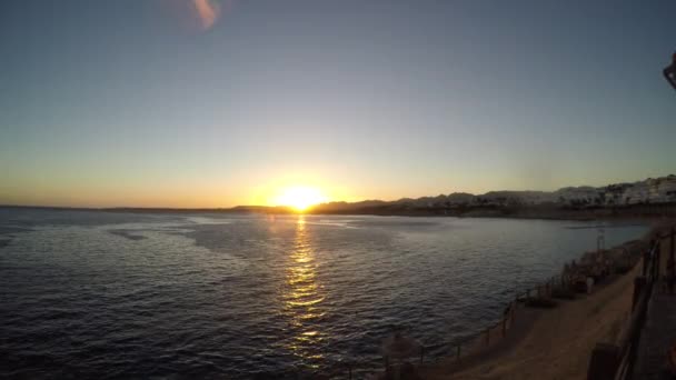 Coucher de soleil sur la mer — Video