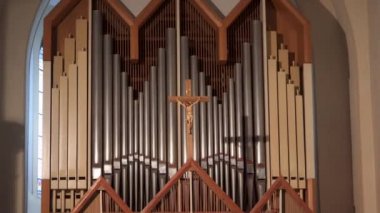 Bir Katolik kilisesinde organ borular