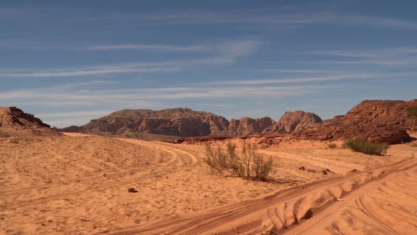 De weg in de woestijn — Stockvideo