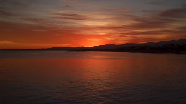 Orilla al atardecer — Vídeo de stock