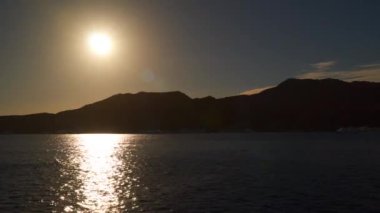 Denizin güneşin yansıması