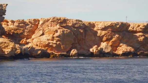 A costa rochosa. Sinai Egito — Vídeo de Stock