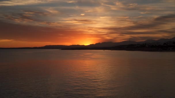 Pôr do sol sobre o mar Recreação ao ar livre Relaxamento — Vídeo de Stock