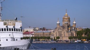 St. Petersburg 'daki Neva Nehri' nin seti.