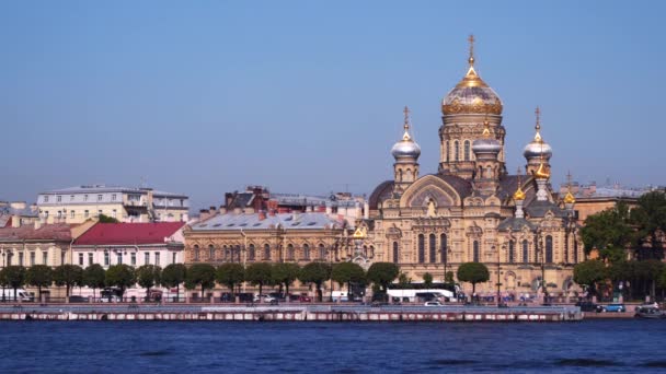 Kostel Nanebevzetí Panny Marie na ostrově Vasilievsky v Petrohradu — Stock video
