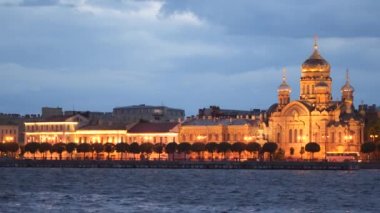 Neva Nehri setin geceleri
