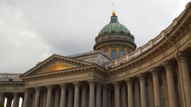 Kubbe ve Kazan Katedrali, St. Petersburg sütunlarından
