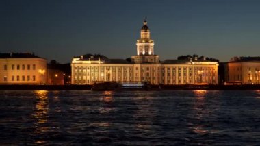 Geceleri neva St Petersburg üzerinde kunstkammer