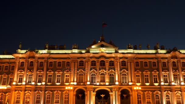 在晚上的圣彼得堡冬宫博物馆建设 — 图库视频影像