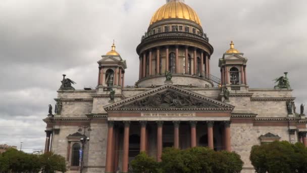 Исаакиевский собор - самый большой православный храм в Санкт-Петербурге — стоковое видео