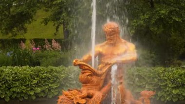 Triton çeşme, Peterhof, Petrodvorets, Saint-Petersburg