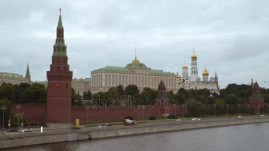 Kremlin duvarları ve Grand Kremlin Palace, Moskova
