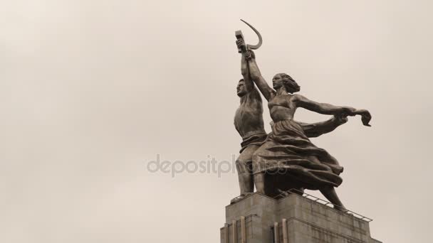 Trabajadora y Kolkhoz Woman. Rabochiy i Kolkhoznitsa — Vídeos de Stock