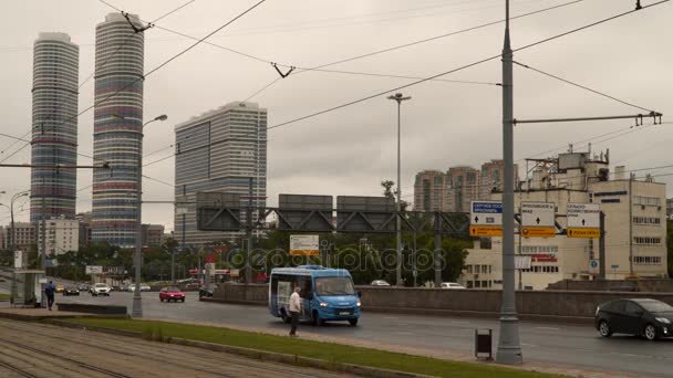 Moskva street. Regnigt väder — Stockvideo
