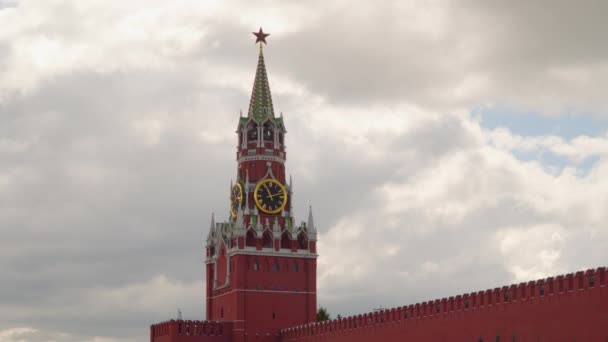 La Torre Spasskaya del Kremlin de Moscú — Vídeos de Stock