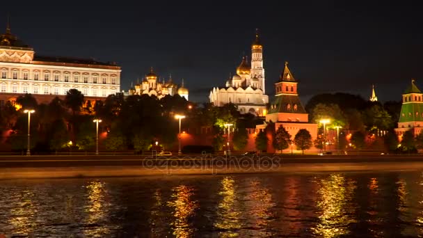 Kreml nábřeží - nábřeží řeky Moskvy blízko Kremlu — Stock video